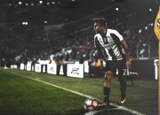 PG游戏APP-莱奥点燃赛场，巴拉圭关键战突围智利，南美足球的激情与意志