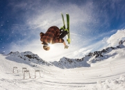 PG电子官方-F1新赛季揭幕战之夜，马克西稳定输出不掉线，诠释赛道上的极致专注