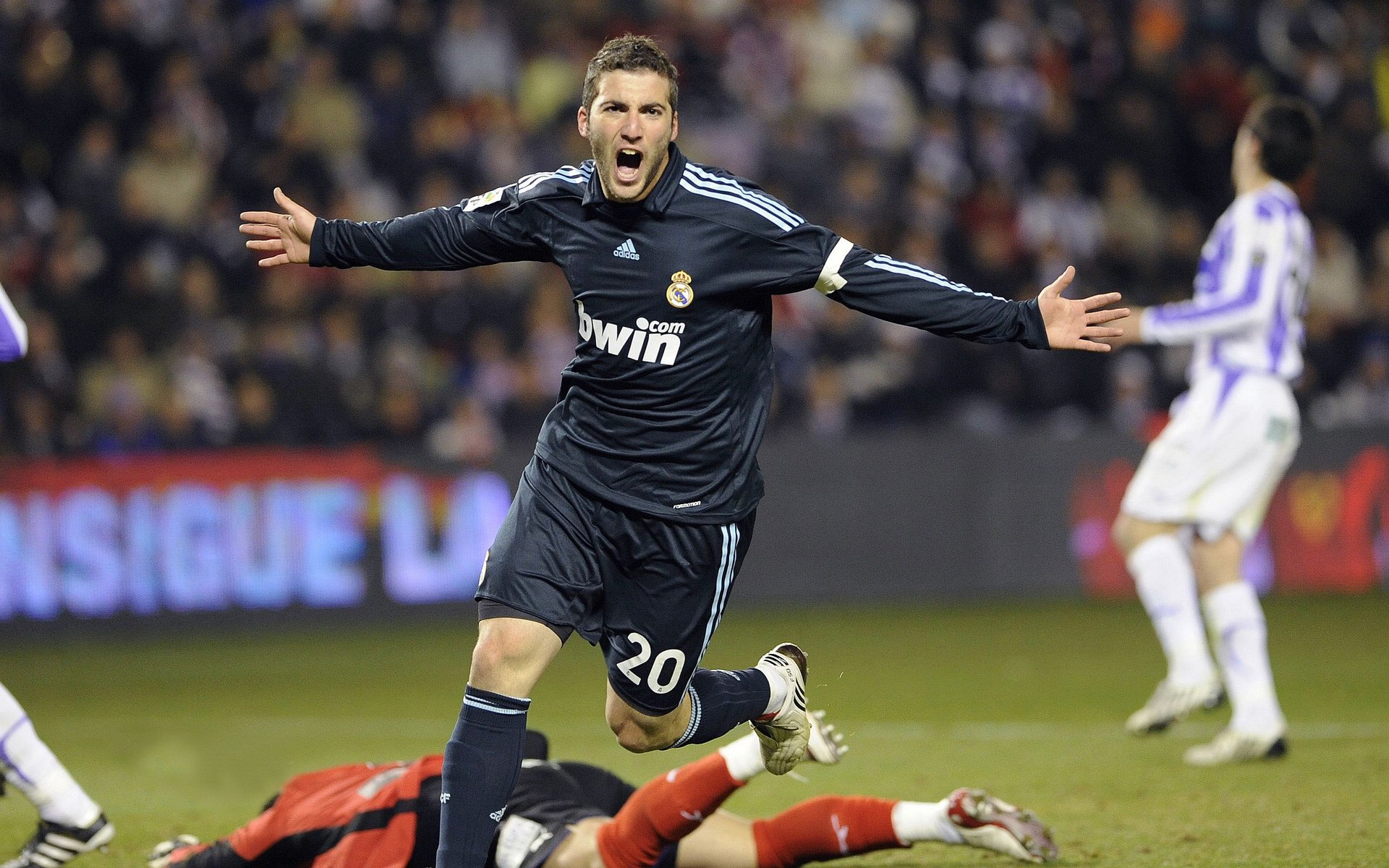 奇迹与优雅，泰国足球绝杀法兰西，戴资颖羽坛惊艳四座