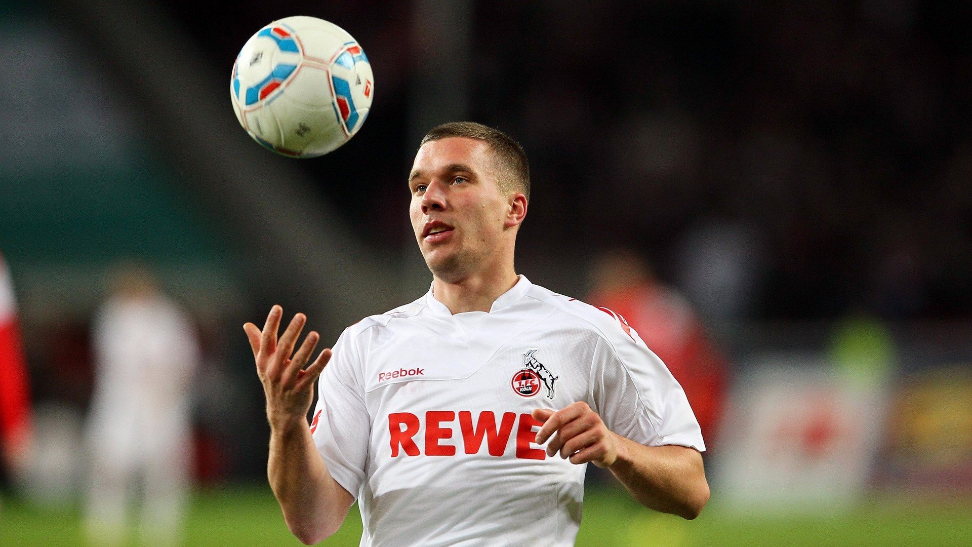 欧洲杯惊现冷门,波兰队完胜英格兰,奥恰洛夫高光表现成转折点